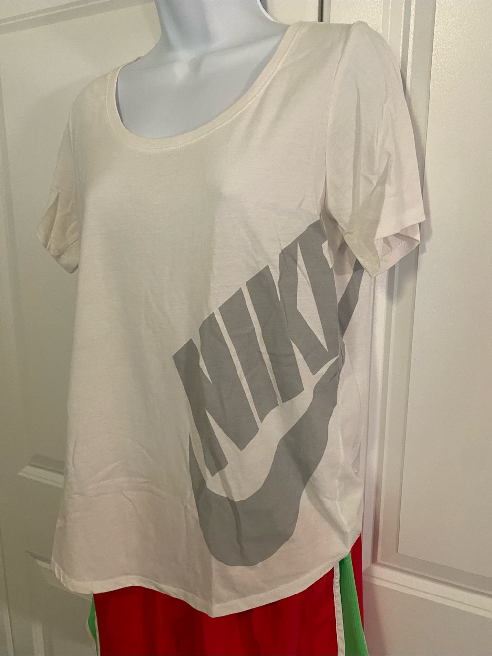 Nike White Short Sleeve Scoop Neck Tee with Large Gray Logo